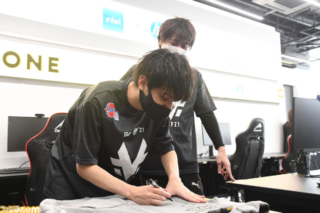 sako、りゅうせい、ときど、ボンちゃんがファンと触れ合った“v6プラス FAV Rohto Z!ファンミーティング”を多数の写真を交えてリポート