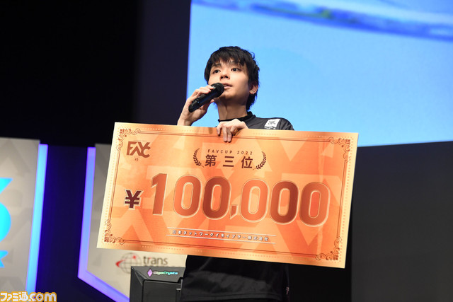 FAVCUP2022『スト5』部門はウメハラ選手が逆転優勝！ オフライン開催で盛り上がった現地の様子をお届け