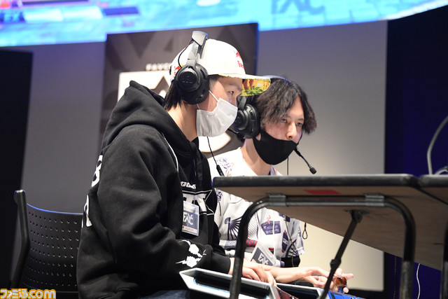 FAVCUP2022『スト5』部門はウメハラ選手が逆転優勝！ オフライン開催で盛り上がった現地の様子をお届け