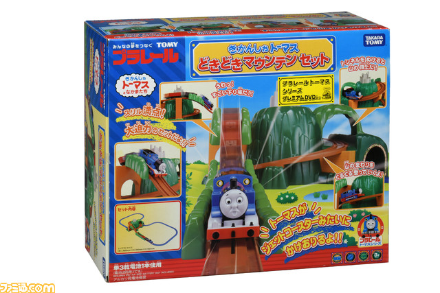 『きかんしゃトーマス』特許出願中の“蒸気給水タンクユニット”を採用し本当に“蒸気”が出る大型トーマスが登場。40種類のおしゃべりと10種類の音も収録