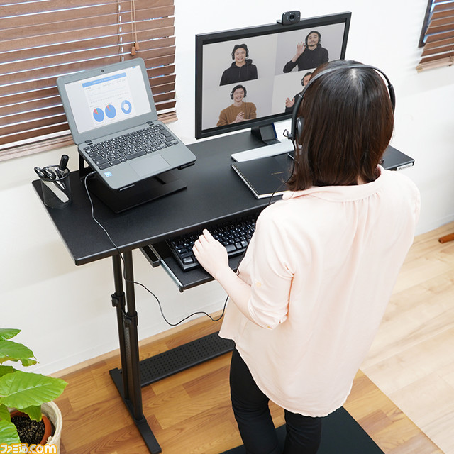 立ち姿勢でも使えるスタンディングデスクをお得にゲット! 人気のゲーミングチェアやデスクなどバウヒュッテの31製品が10%OFFになるAmazon新生活セール開催