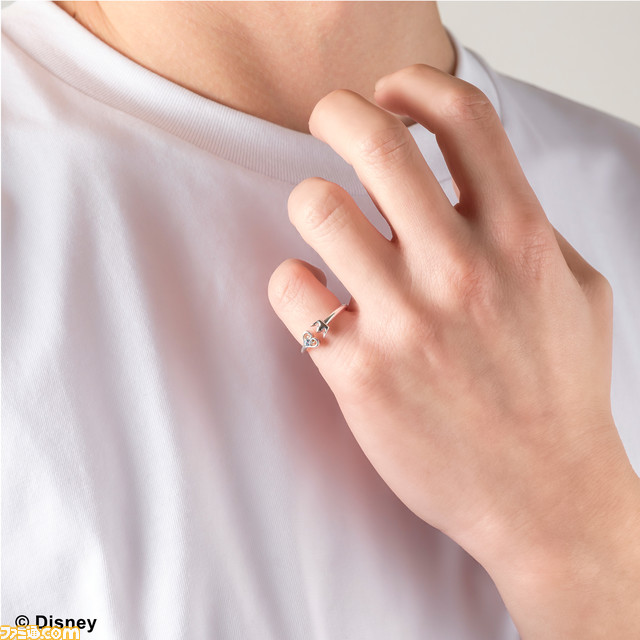 『キングダム ハーツ』の20周年記念シリーズ関連商品が予約開始。江戸切子 オールドグラスや自動巻き機械式時計、セミオーダーリングなど、豪華アイテムの数々をチェック!