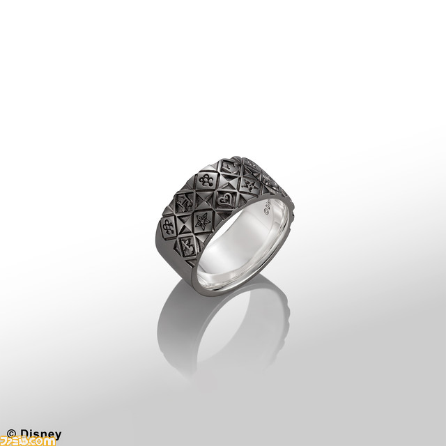 『キングダム ハーツ』の20周年記念シリーズ関連商品が予約開始。江戸切子 オールドグラスや自動巻き機械式時計、セミオーダーリングなど、豪華アイテムの数々をチェック!