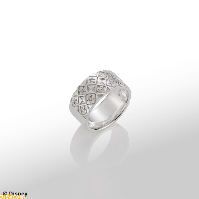 『キングダム ハーツ』の20周年記念シリーズ関連商品が予約開始。江戸切子 オールドグラスや自動巻き機械式時計、セミオーダーリングなど、豪華アイテムの数々をチェック!