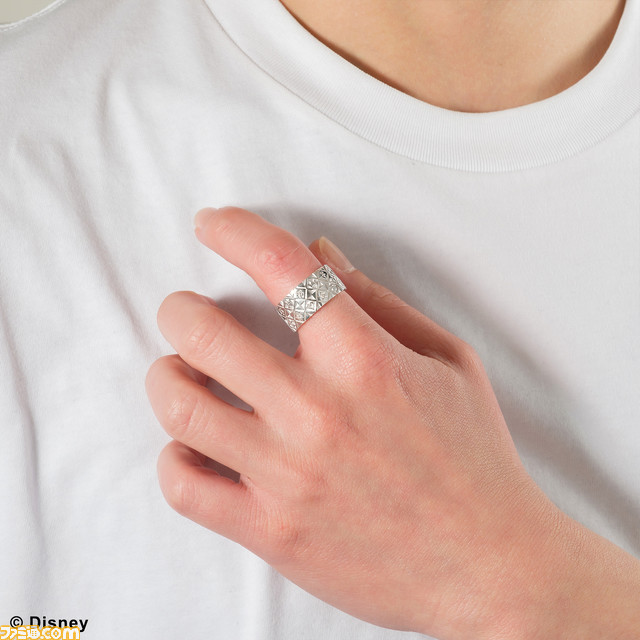 『キングダム ハーツ』の20周年記念シリーズ関連商品が予約開始。江戸切子 オールドグラスや自動巻き機械式時計、セミオーダーリングなど、豪華アイテムの数々をチェック!