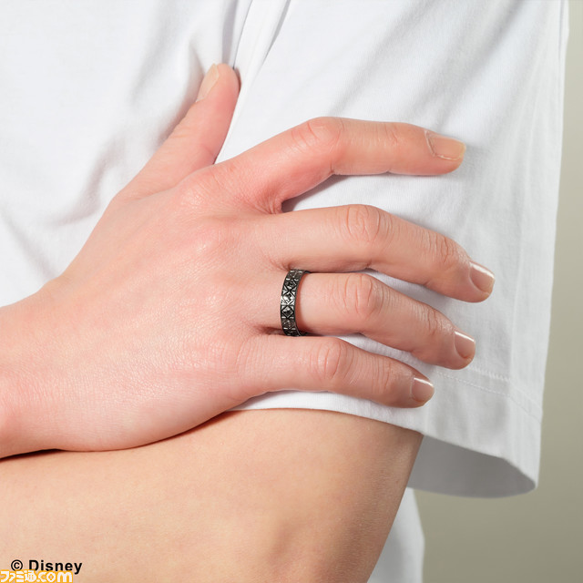 『キングダム ハーツ』の20周年記念シリーズ関連商品が予約開始。江戸切子 オールドグラスや自動巻き機械式時計、セミオーダーリングなど、豪華アイテムの数々をチェック!