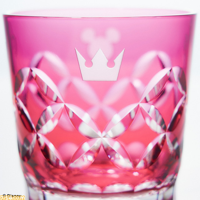 『キングダム ハーツ』の20周年記念シリーズ関連商品が予約開始。江戸切子 オールドグラスや自動巻き機械式時計、セミオーダーリングなど、豪華アイテムの数々をチェック!