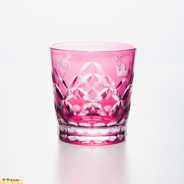 『キングダム ハーツ』の20周年記念シリーズ関連商品が予約開始。江戸切子 オールドグラスや自動巻き機械式時計、セミオーダーリングなど、豪華アイテムの数々をチェック!