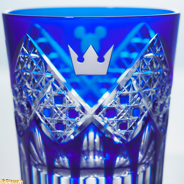 『キングダム ハーツ』の20周年記念シリーズ関連商品が予約開始。江戸切子 オールドグラスや自動巻き機械式時計、セミオーダーリングなど、豪華アイテムの数々をチェック!