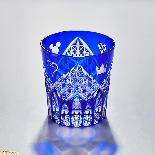 『キングダム ハーツ』の20周年記念シリーズ関連商品が予約開始。江戸切子 オールドグラスや自動巻き機械式時計、セミオーダーリングなど、豪華アイテムの数々をチェック!