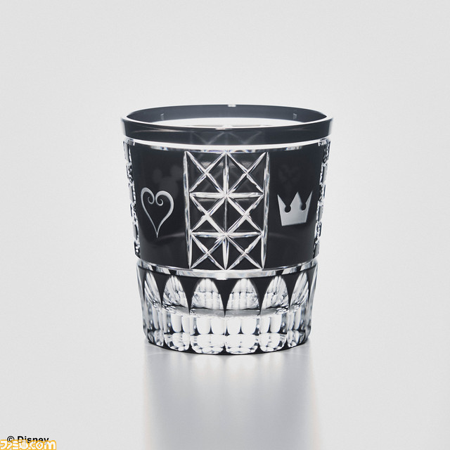 『キングダム ハーツ』の20周年記念シリーズ関連商品が予約開始。江戸切子 オールドグラスや自動巻き機械式時計、セミオーダーリングなど、豪華アイテムの数々をチェック!