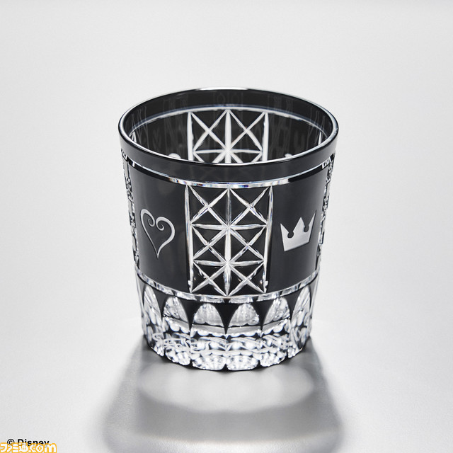 『キングダム ハーツ』の20周年記念シリーズ関連商品が予約開始。江戸切子 オールドグラスや自動巻き機械式時計、セミオーダーリングなど、豪華アイテムの数々をチェック!