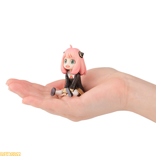 『SPY×FAMILY』アーニャが“てのひらシリーズ”のフィギュアになって登場! キメラさんのぬいぐるみも付属【アーニャ、かわいい!】