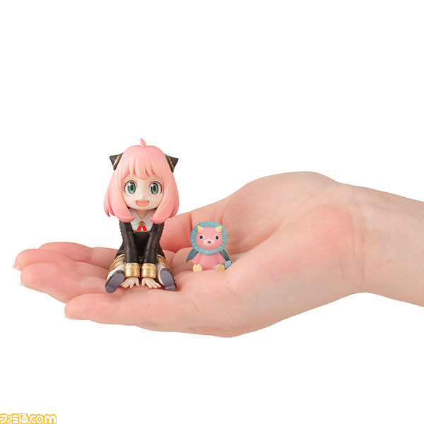 『SPY×FAMILY』アーニャが“てのひらシリーズ”のフィギュアになって登場! キメラさんのぬいぐるみも付属【アーニャ、かわいい!】