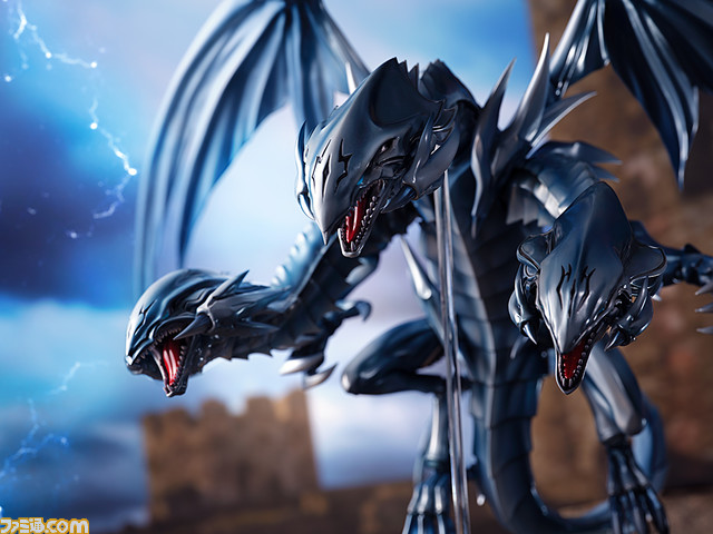 【究極のモンスターの姿だ!】『遊戯王』より青眼の究極竜が全高約35cmの大ボリュームで立体化。あみあみ限定で販売