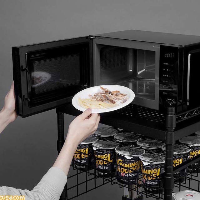 バウヒュッテよりデスクの横に冷蔵庫&レンジを収納する“デスク飯パントリー”発売。ゲームの合間などにいつでも美味しい“デスク飯”を用意することが可能に！