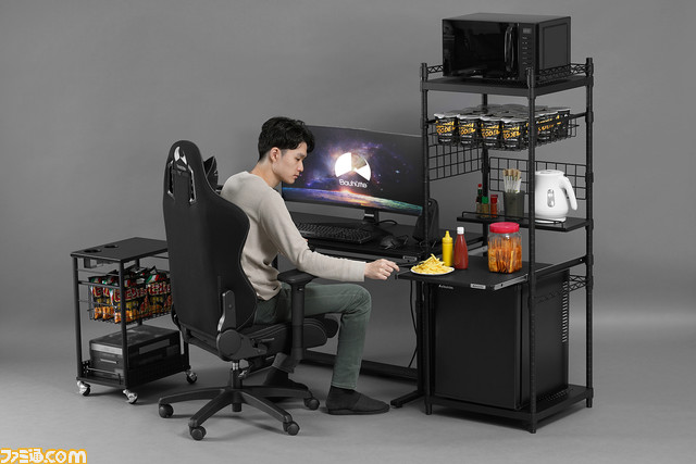 バウヒュッテよりデスクの横に冷蔵庫&レンジを収納する“デスク飯パントリー”発売。ゲームの合間などにいつでも美味しい“デスク飯”を用意することが可能に！