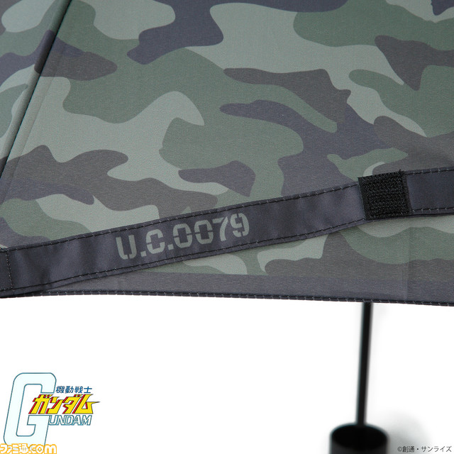 『機動戦士ガンダム』に登場する軍事施設“ジャブロー基地”が雨具になった！ 密林や士官兵の制服をイメージした折り畳み傘、折り畳み傘ケースが登場