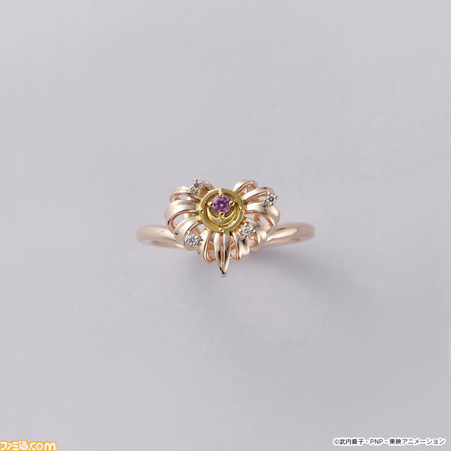 『セーラームーン』とサマンサがコラボ。セーラームーンのコスチューム風のハンドバッグ、ワンピースなど33種のアイテムがずらり