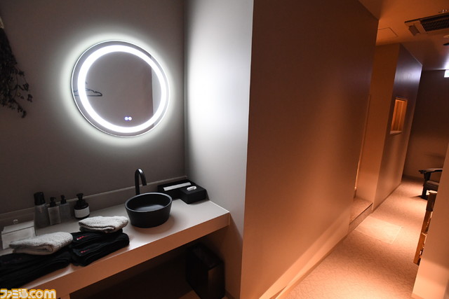 それはゲーミングサウナ? “ととのう度”でランキング化する個室サウナ“レッド イーサウナ上野”を初体験。そこは宇宙とつながっていた