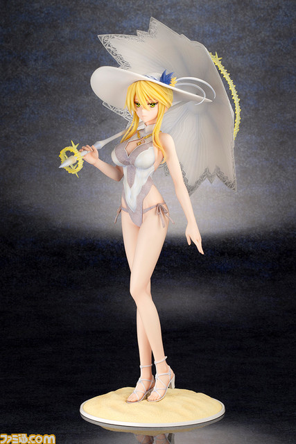 『FGO』高貴な水着姿の第2再臨“ルーラー/アルトリア・ペンドラゴン”が登場。姿を変えたロンゴミニアド(傘)や光輪もしっかりと再現。アホ毛の装着も可能!