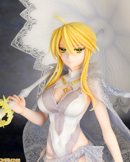 『FGO』高貴な水着姿の第2再臨“ルーラー/アルトリア・ペンドラゴン”が登場。姿を変えたロンゴミニアド(傘)や光輪もしっかりと再現。アホ毛の装着も可能!