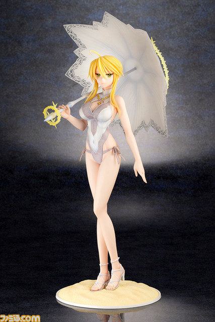 『FGO』高貴な水着姿の第2再臨“ルーラー/アルトリア・ペンドラゴン”が登場。姿を変えたロンゴミニアド(傘)や光輪もしっかりと再現。アホ毛の装着も可能!