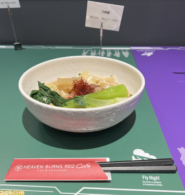 『ヘブバン』“ヘブンバーンズレッドカフェ”を体験。キャラたちに囲まれた空間でイメージメニューも楽しめ、店内ではファイナルトレーラーがエンドレスループ