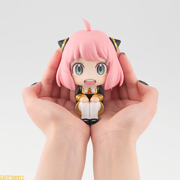 アニメ『スパイファミリー』アーニャがフィギュアシリーズ“るかっぷ”に登場。首の角度を変えて見上げるようなポーズにもできる