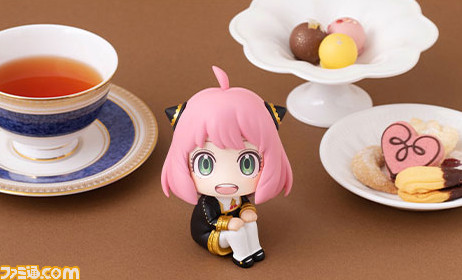 アニメ『スパイファミリー』アーニャがフィギュアシリーズ“るかっぷ”に登場。首の角度を変えて見上げるようなポーズにもできる