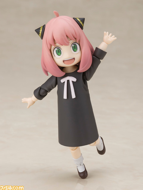 【フッ】『スパイファミリー』アーニャの可動フィギュアが登場。余裕の笑みや驚き顔など劇中さながらの顔芸も楽しめる!