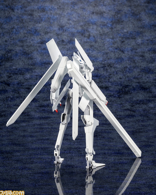 劇場版『シドニアの騎士 あいつむぐほし』より“二零式衛人 劫衛”プラモデルの予約が開始。劇中未登場の弐瓶氏デザイン“東亜重工製二式複合人工カビ刀”が付属