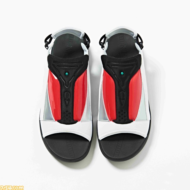 『仮面ライダー電王』時の列車“デンライナー”をイメージしたサンダルが6月8日10時より予約開始。Tシャツ、ベルト、ステンレスボトルもラインアップ