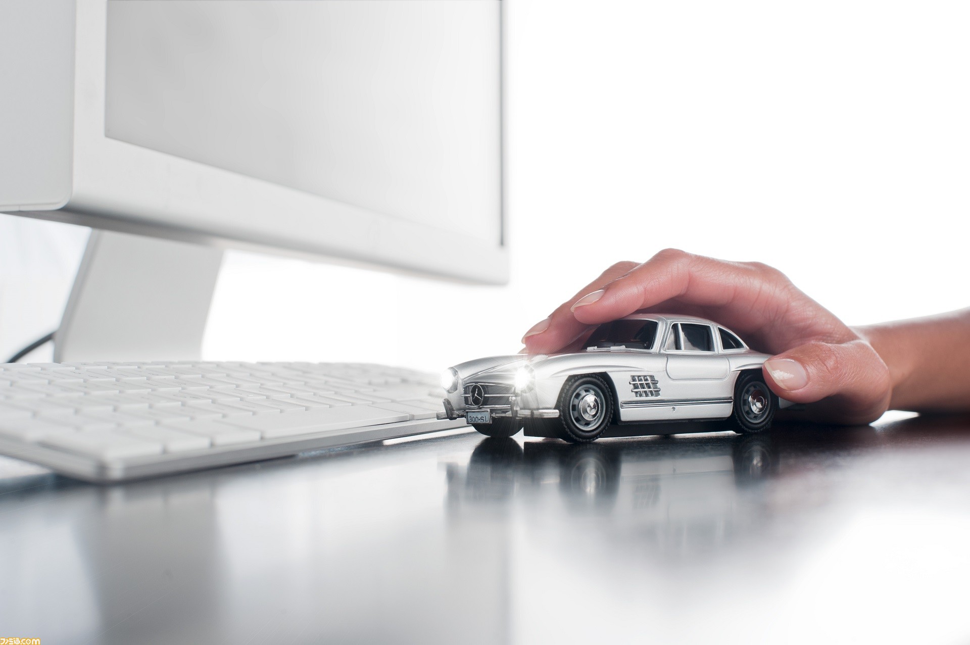 あの名車でpcを操作 メルセデスベンツ300sl 無線式マウス 登場 いまなら 1995 メルセデスベンツ190sl 鑑賞用ミニカーも付いてくる ゲーム エンタメ最新情報のファミ通 Com