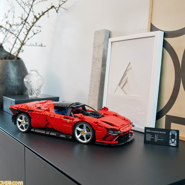 フェラーリ・デイトナSP3の大人向けレゴが販売。フォルムや曲線美を1/8スケールで完全再現し、パドルシフト機能、8速ギアボックスも備えた逸品を父の日に