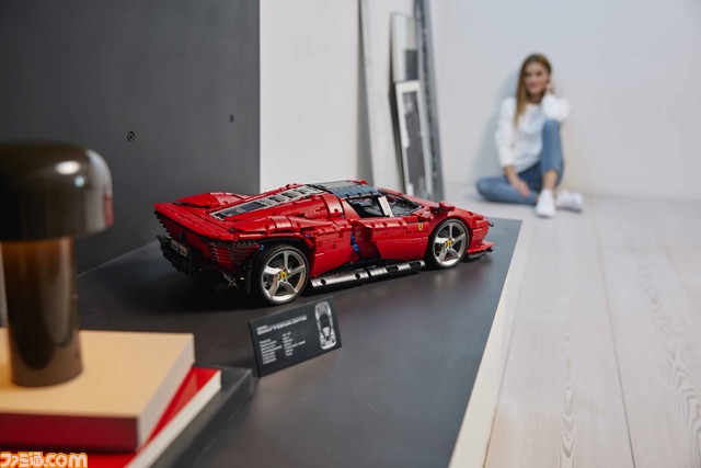 フェラーリ・デイトナSP3の大人向けレゴが販売。フォルムや曲線美を1/8スケールで完全再現し、パドルシフト機能、8速ギアボックスも備えた逸品を父の日に