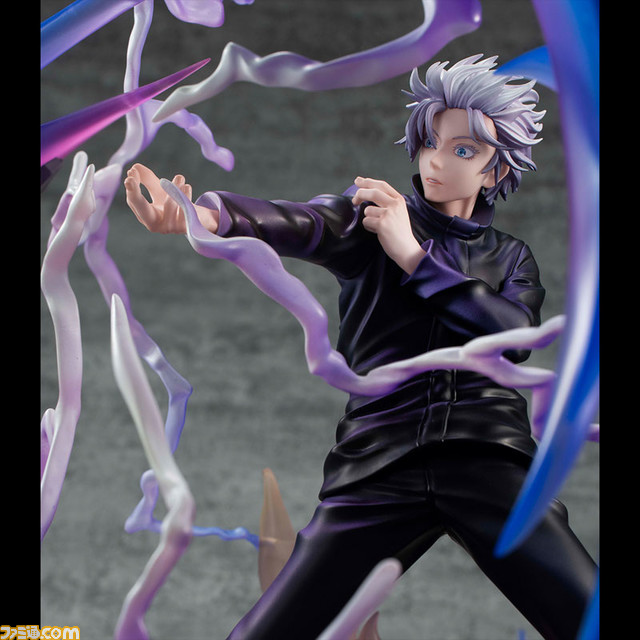 『呪術廻戦』より五条悟の約26.5センチの大ボリュームフィギュアが登場。虚式“紫”を放つ姿を、エフェクト造形も盛り込みダイナミックに表現