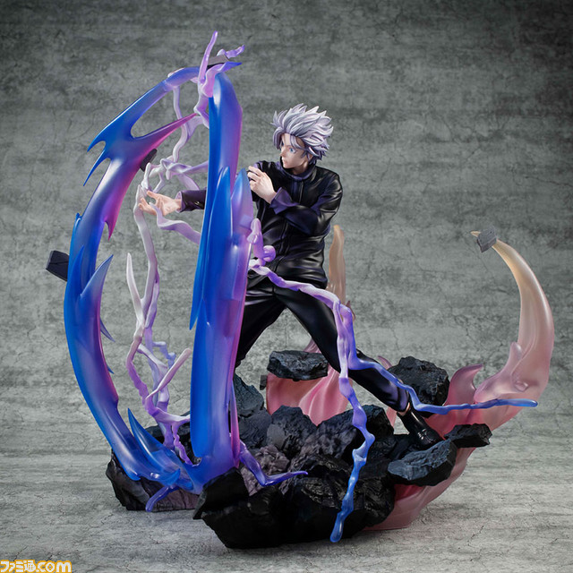 『呪術廻戦』より五条悟の約26.5センチの大ボリュームフィギュアが登場。虚式“紫”を放つ姿を、エフェクト造形も盛り込みダイナミックに表現