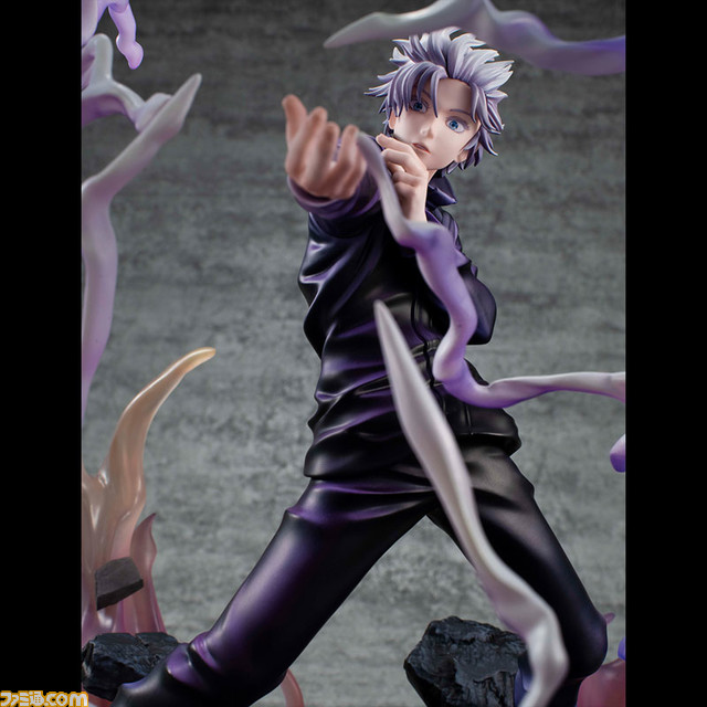 『呪術廻戦』より五条悟の約26.5センチの大ボリュームフィギュアが登場。虚式“紫”を放つ姿を、エフェクト造形も盛り込みダイナミックに表現