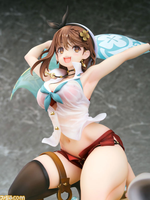 『ライザのアトリエ2』ライザが海ではしゃぐ姿を立体化。濡れTシャツを気にしないような、元気いっぱいな笑顔&ポージングがイイ