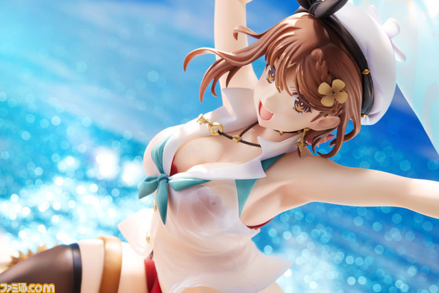 『ライザのアトリエ2』ライザが海ではしゃぐ姿を立体化。濡れTシャツを気にしないような、元気いっぱいな笑顔&ポージングがイイ