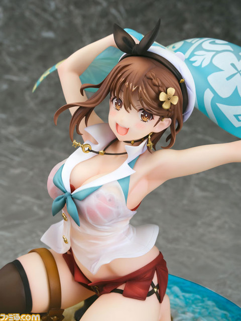 『ライザのアトリエ2』ライザが海ではしゃぐ姿を立体化。濡れTシャツを気にしないような、元気いっぱいな笑顔&ポージングがイイ