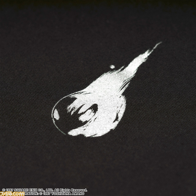 『FF7』25周年記念グッズが発売。クラウドのぬいぐるみ、25周年ロゴを大きくデザインしたTシャツやマグカップ、ガラスプレートで25周年をお祝い