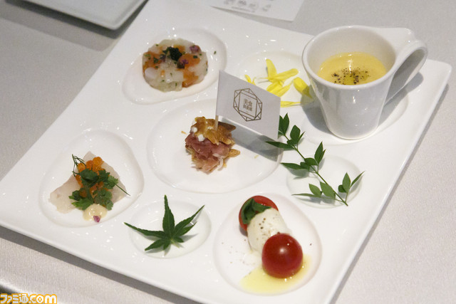 『メイプルストーリー』1万円のメロンとお茶で格付けチェック！ 美食だらけの晩餐会オフラインイベント“Secret Party 2022”でスライムもおいしくいただきました。