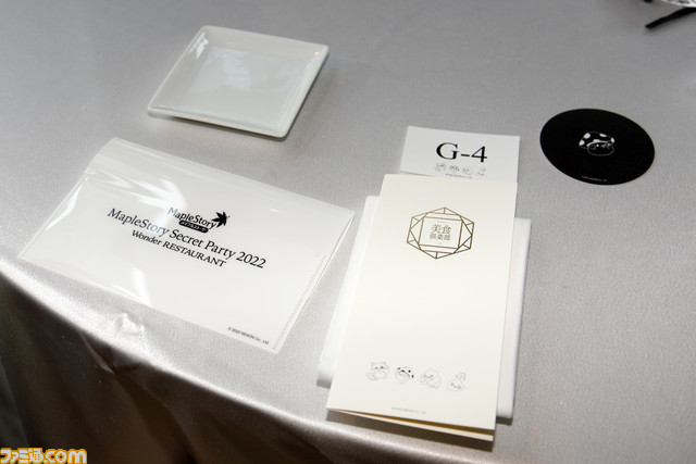 『メイプルストーリー』1万円のメロンとお茶で格付けチェック！ 美食だらけの晩餐会オフラインイベント“Secret Party 2022”でスライムもおいしくいただきました。