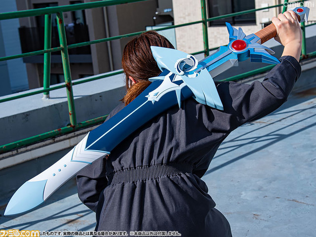 『ダイの大冒険』作中サイズの“ダイの剣”が登場。ダイ役・種崎敦美撮り下ろし音声や発光ギミックなど多彩な機能が搭載。ギガストラッシュも再現可能!