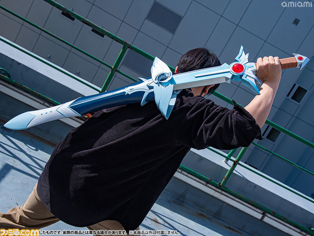 『ダイの大冒険』作中サイズの“ダイの剣”が登場。ダイ役・種崎敦美撮り下ろし音声や発光ギミックなど多彩な機能が搭載。ギガストラッシュも再現可能!