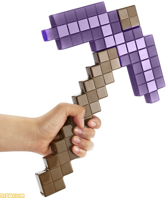 マインクラフト より ダイヤモンドの剣 エンチャントされたツルハシ 弓矢 がゲーム内のグラフィックのままでおもちゃに ゲーム エンタメ最新情報のファミ通 Com