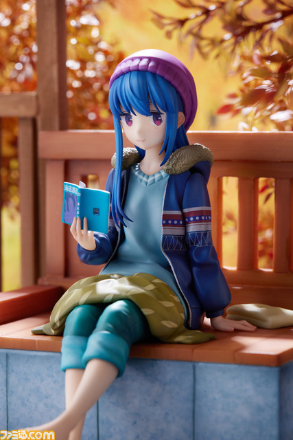 【ほっこり】『ゆるキャン△』より志摩リンの足湯フィギュアが登場。リラックスしながら読書する様子が微笑ましい