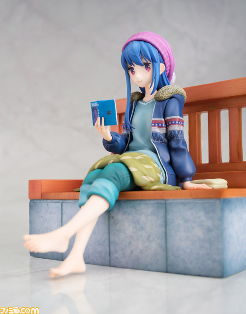 【ほっこり】『ゆるキャン△』より志摩リンの足湯フィギュアが登場。リラックスしながら読書する様子が微笑ましい